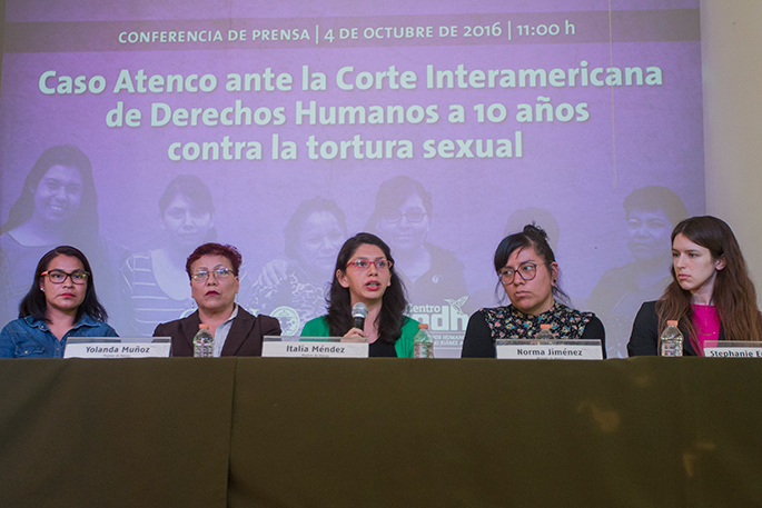 Mujeres que sufrieron detención ilegal