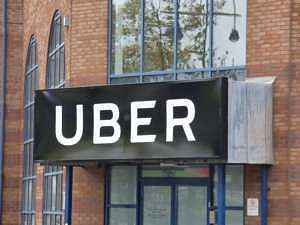Uber no tiene por qué trasladar los costos de seguridad social a los usuarios finales, criticó la presidenta