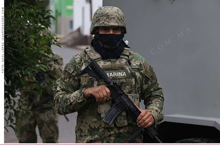 Secretaría de Marina asegura 1 mil 200 litros de combustible y detiene a tres personas en Jalisco, señaló la propia dependencia.