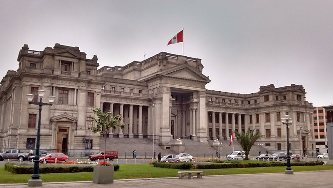 En Perú, la ausencia de empleos formales afecta principalmente a las mujeres,quienes se ven obligadas a laboral en la informalidad