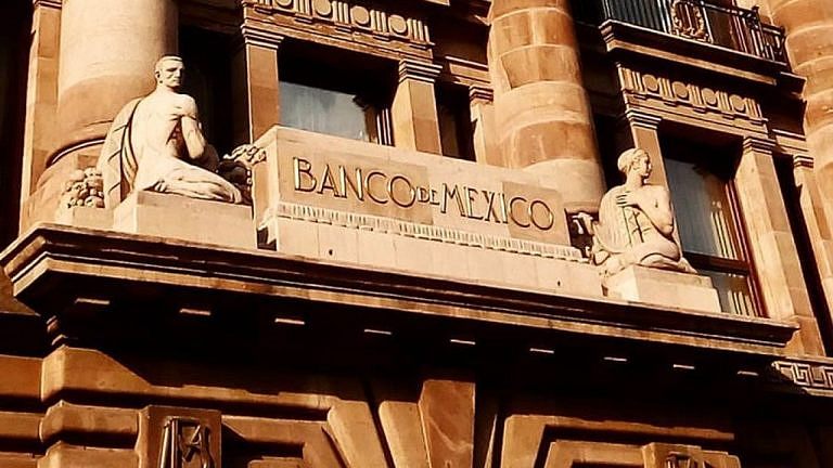 Vale la pena discutir si el Banco de México debe dedicarse nada más a controlar la inflación o, manteniendo su autonomía