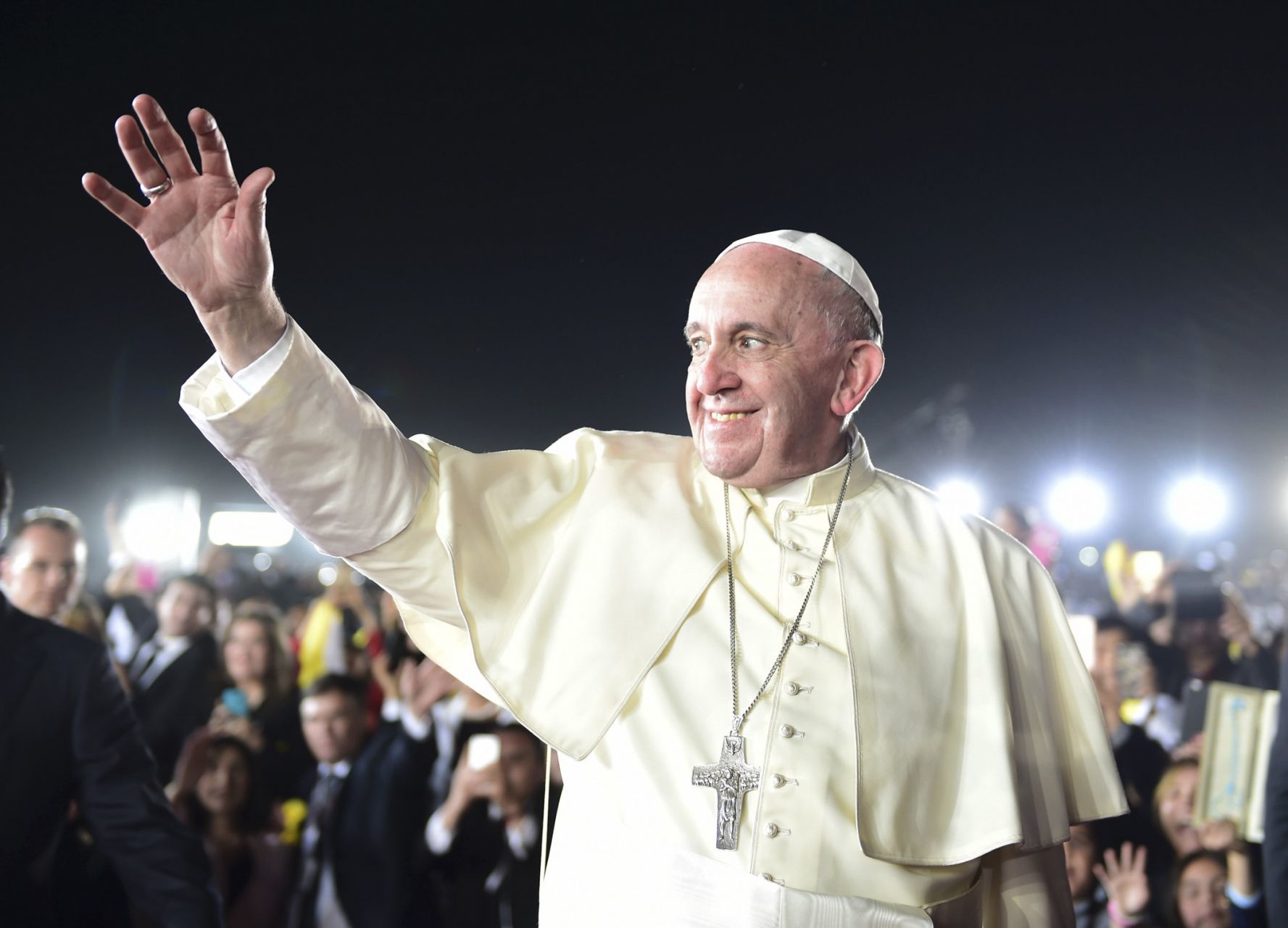 “Estuvo cerca de los más pobres”; Sheinbaum lamenta fallecimiento del papa Francisco