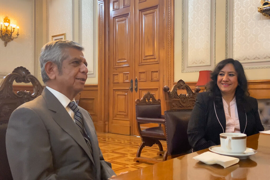 Irma Eréndira Sandoval Ballesteros y Roberto Salcedo Aquino, titular de la Secretaría de la Función Pública