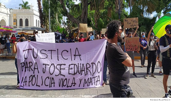 Manifestantes pidiendo justicia para José Eduardo Ravelo