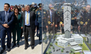 Presidente de México junto a maqueta del AIFA en Santa Lucía