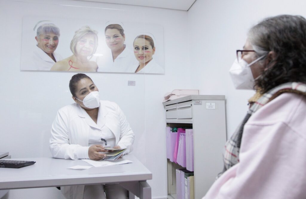 terapia para reducir el impacto emocional y psicológico del cáncer de mama 