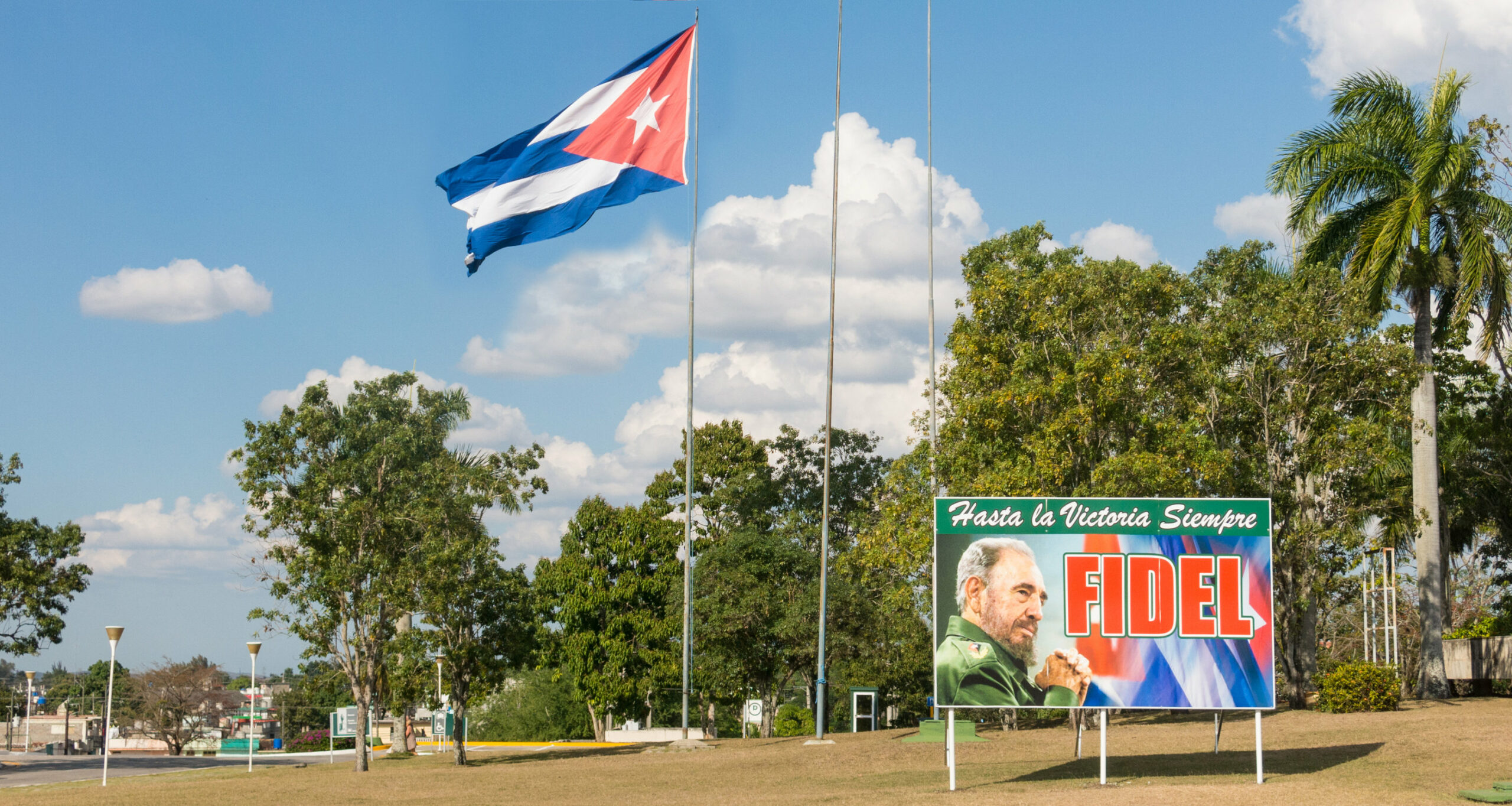 Análisis de la revolución mediática y cultural en Cuba y Venezuela como resistencia a la hegemonía y al silencio de los grandes corporativos.