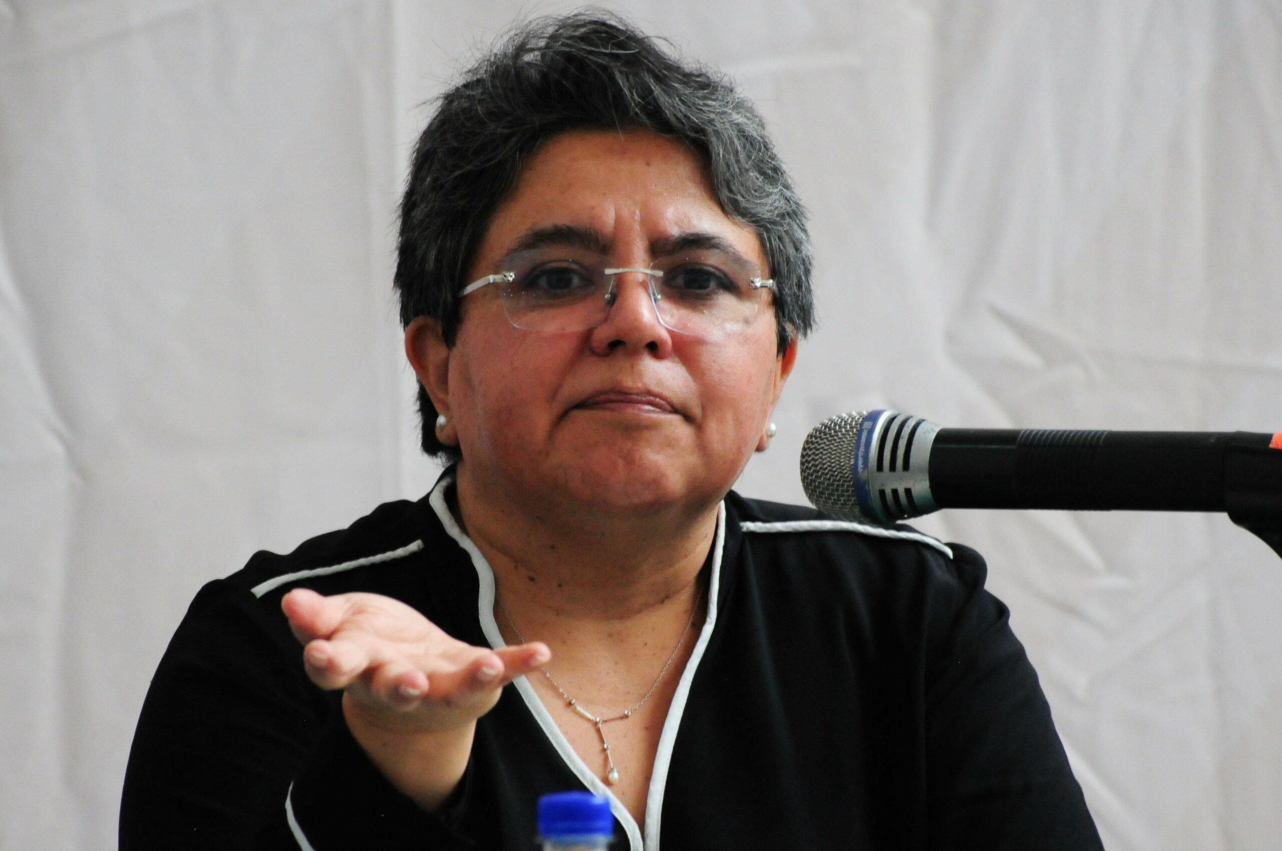Sheinbaum respalda a Raquel Buenrostro; atribuye campaña de desprestigio a su combate a la corrupción en SAT y Fonden