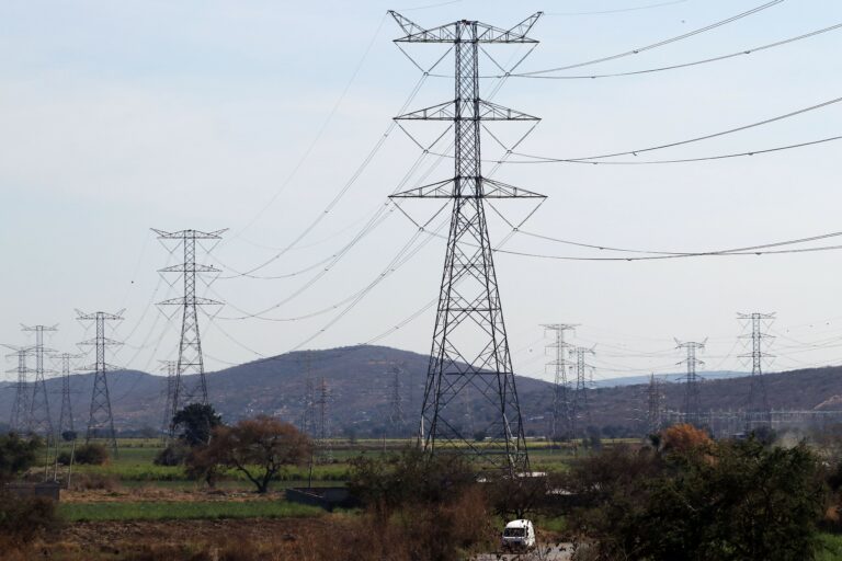 En cuatro años, el gobierno planea cubrir 99.9 por ciento de comunidades que no tienen electricidad, señaló la secretaria de energía