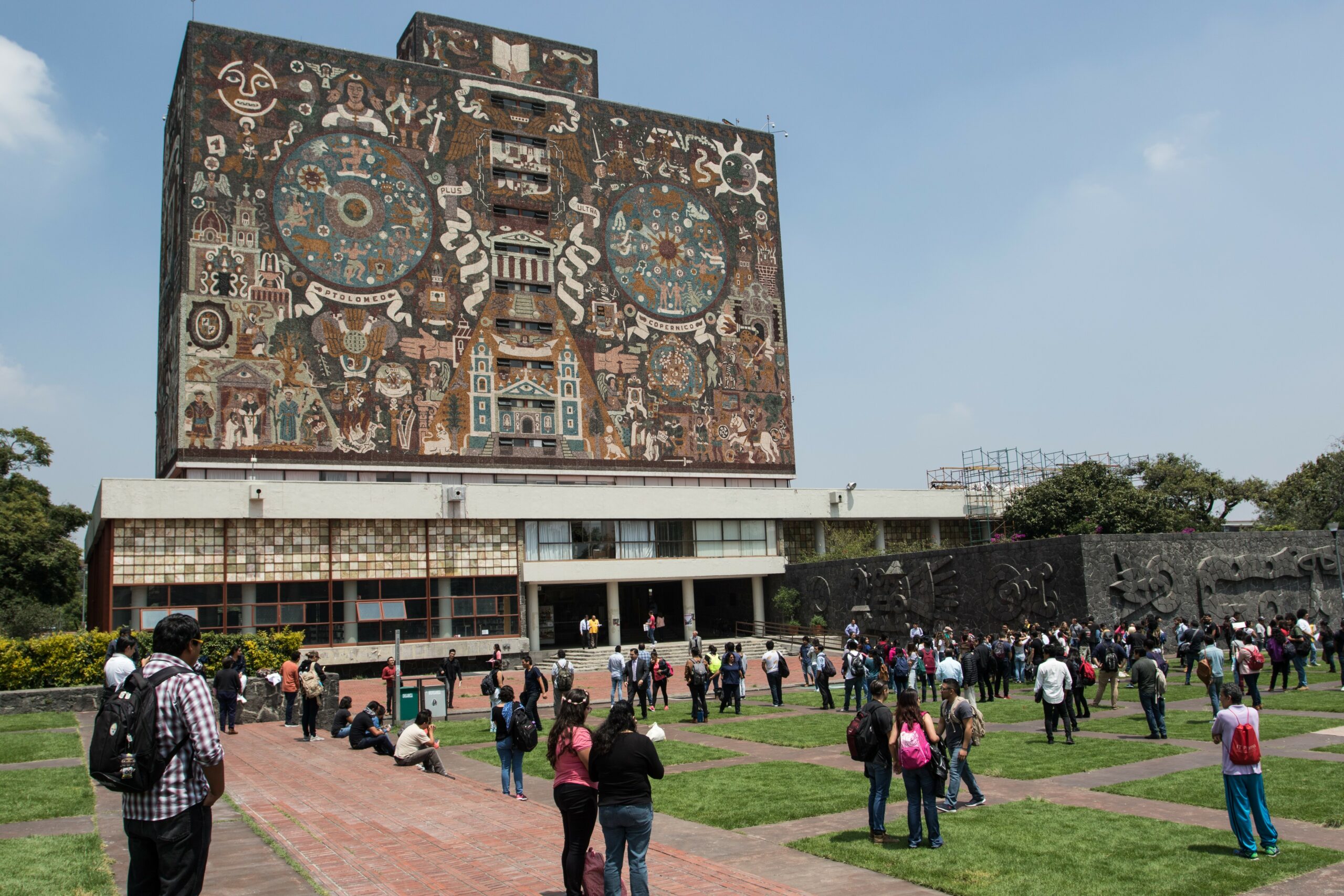 García Harfuch informa que la SSPC investiga el origen y las motivaciones de las amenazas falsas en escuelas de la UNAM.