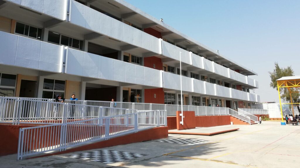 El programa La Escuela es Nuestra beneficiará a más de 8.2 millones de estudiantes en 2025, con inversión en 74,100 planteles.