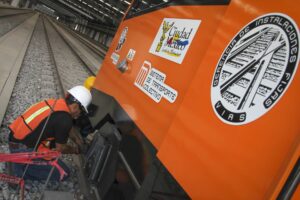 Revisión de trenes en el metro de la CDMX