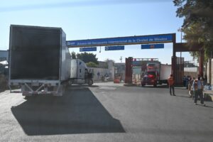 Sheinbaum busca 400 mil mdp extra en aduanas para 2026 combatiendo corrupción. Aclara rol de Fuerzas Armadas.
