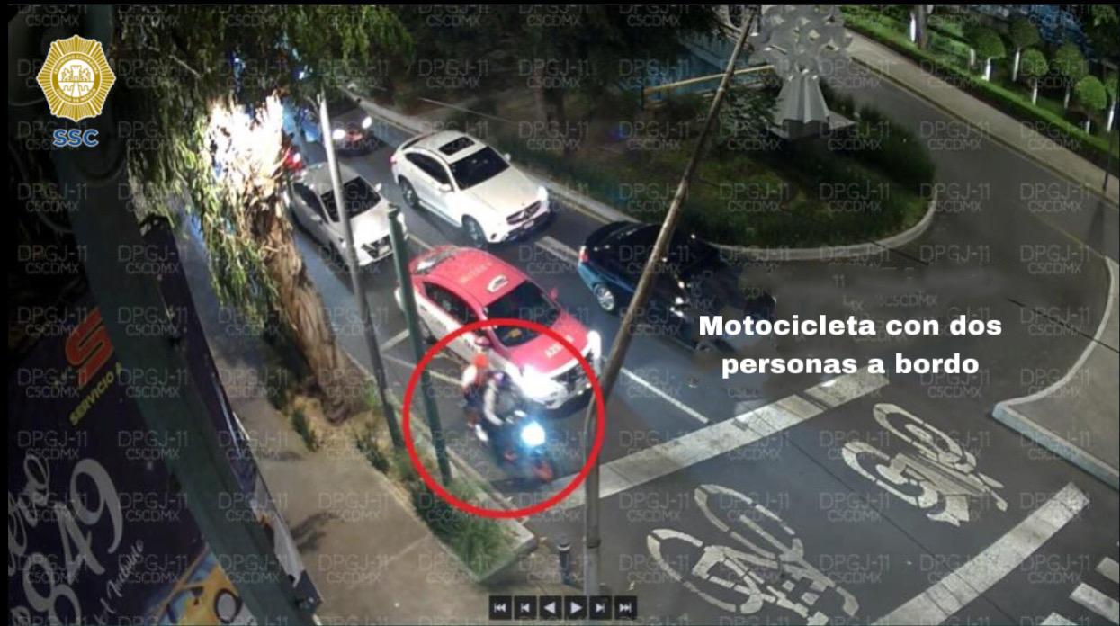 Captura de pantalla de la cámara del C5 en el que el periodista Ciro Gómez es víctima de atentado