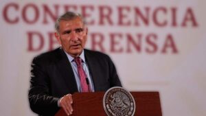 Adán Augusto López Hernández aclara sus pagos de impuestos y el origen de sus ingresos por “asesorías legales”, desmintiendo irregularidades.