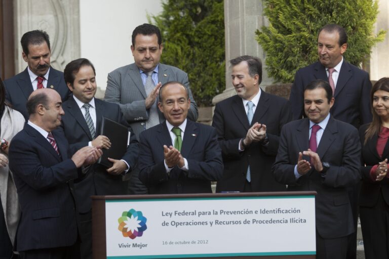 En el sexenio de Felipe Calderón, Hacienda manejó discrecionalmente miles de millones de pesos al margen del presupuesto aprobado