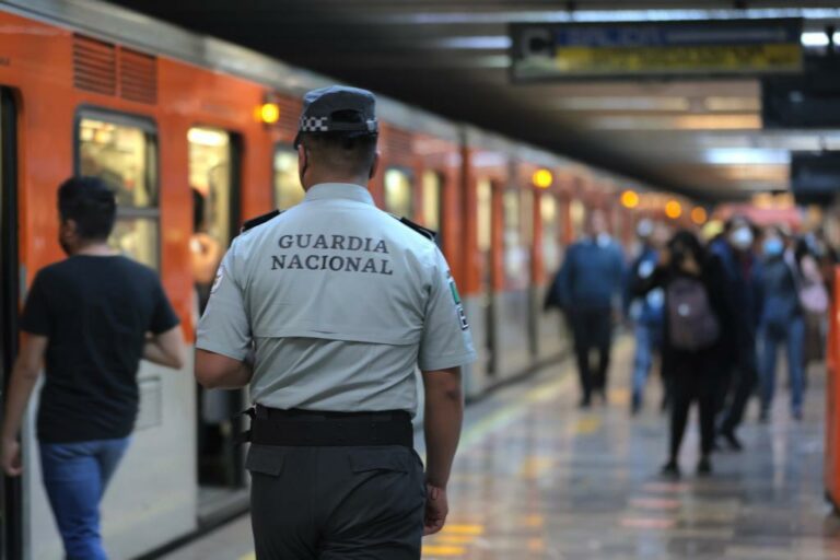 México, primer lugar en confianza en instituciones en AL (53.61%), según OCDE. Sheinbaum destaca respaldo a gobierno y Fuerzas Armadas.