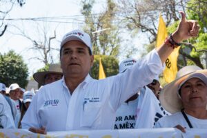 El exgobernador de Michoacán, Silvano Aureoles Conejo tiene varias cuentas pendientes con la justicia. Entre ellas, desviar recursos públicos para financiar la guerra sucia