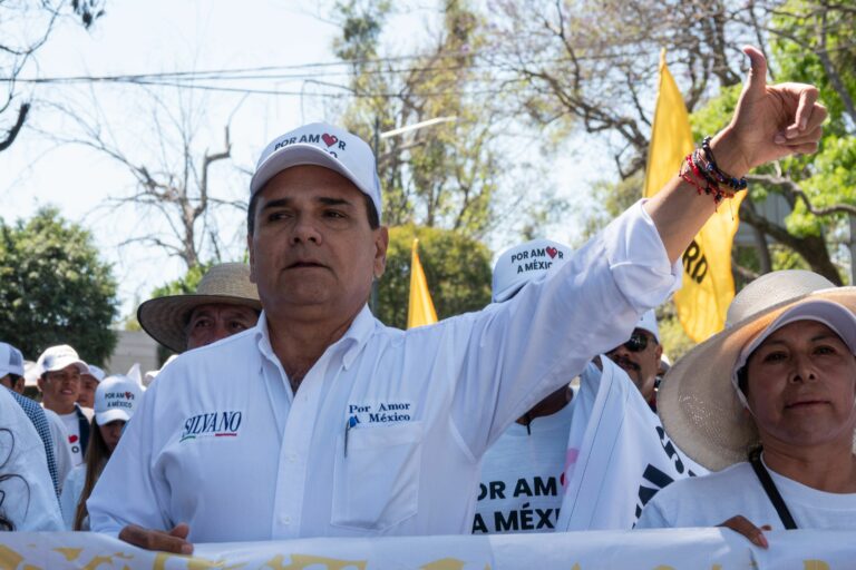 El exgobernador de Michoacán, Silvano Aureoles Conejo tiene varias cuentas pendientes con la justicia. Entre ellas, desviar recursos públicos para financiar la guerra sucia