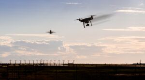 Claudia Sheinbaum niega uso de drones del narco en Estados Unidos y afirma colaboración en seguridad fronteriza