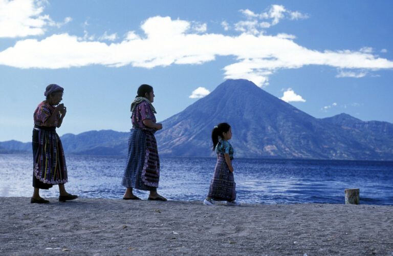 En el humedal costero de Monterrico, en el sur de Guatemala, cinco comunidades viven día a día los efectos visibles del cambio climático
