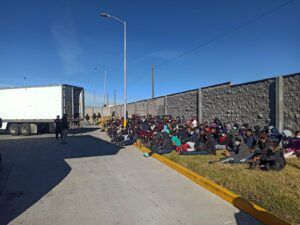 Rescatan a 491 migrantes retenidos en predio de Puebla