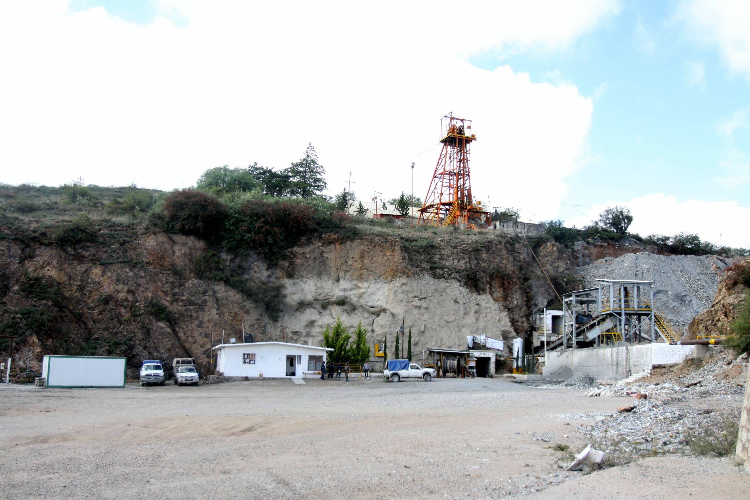 Grupo México, de Germán Larrea, usufructúa 604 títulos para la explotación minera