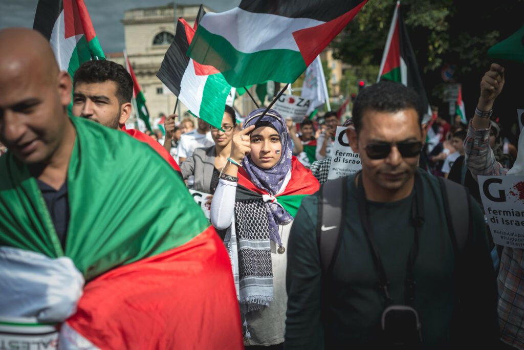 ONU Mujeres alerta crisis en Gaza: mujeres enfrentan hambre y miedo. Sofía Calltorp reporta 57 mil hogares encabezados por mujeres.