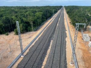 Gobierno libera 1,607 predios para proyectos de trenes, informa Sedatu. Destacan negociación récord y pagos directos.
