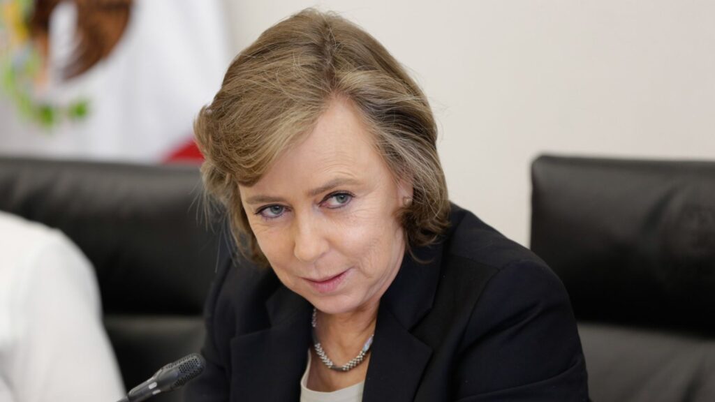 FGR judicializa caso contra María Amparo Casar por pensión indebida en Pemex; expediente revela pagos por 31 mdp, incluyendo colegiaturas.