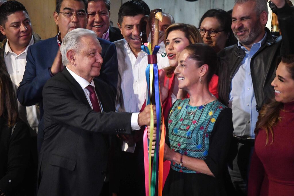 AMLO revela las 3 razones para romper su retiro: defender la democracia, a Sheinbaum de un golpe de Estado y la soberanía.