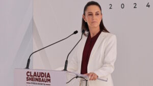 Claudia Sheinbaum defiende que la reforma de supremacía constitucional sólo reafirma a la Constitución como ley máxima.