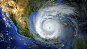 La tormenta tropical Chris impactó las costas de Veracruz durante las primeras horas de este 1 de julio, informó la Comisión Nacional del Agua