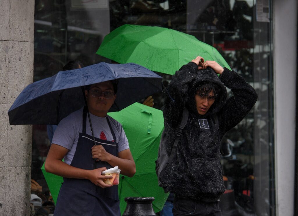 San Lázaro instalará centro de acopio para damnificados por lluvias. Suman 64 muertos y 65 desaparecidos, reporta Protección Civil.