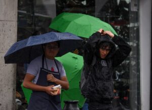 San Lázaro instalará centro de acopio para damnificados por lluvias. Suman 64 muertos y 65 desaparecidos, reporta Protección Civil.
