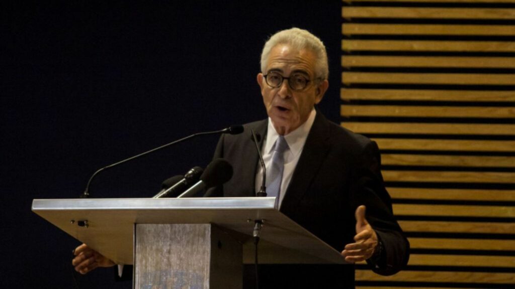 En las elecciones de 2000, hubo una negociación entre el expresidente Ernesto Zedillo y Estados Unidos para que el PRI entregara la Presidencia al entonces candidato panista Vicente Fox.