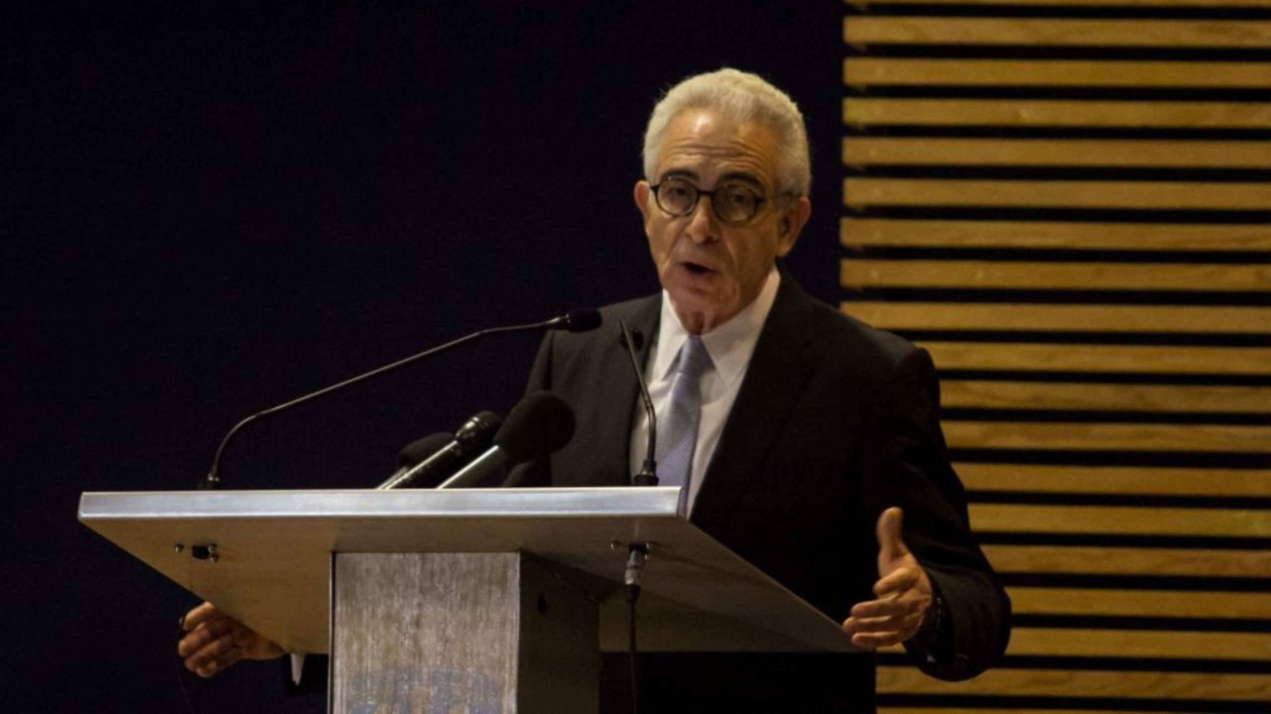 En las elecciones de 2000, hubo una negociación entre el expresidente Ernesto Zedillo y Estados Unidos para que el PRI entregara la Presidencia al entonces candidato panista Vicente Fox.