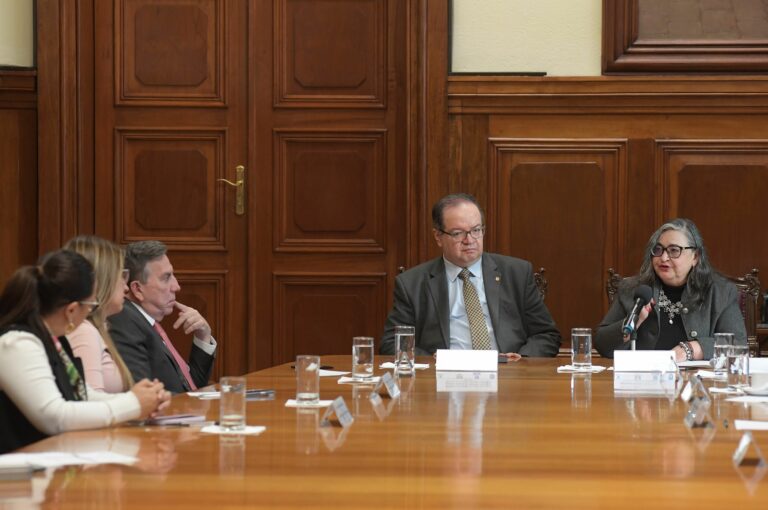 Batres Guadarrama criticó que las pensiones vitalicias se integrarán con nueve conceptos: sueldo base, aguinaldo, seguro de vida...