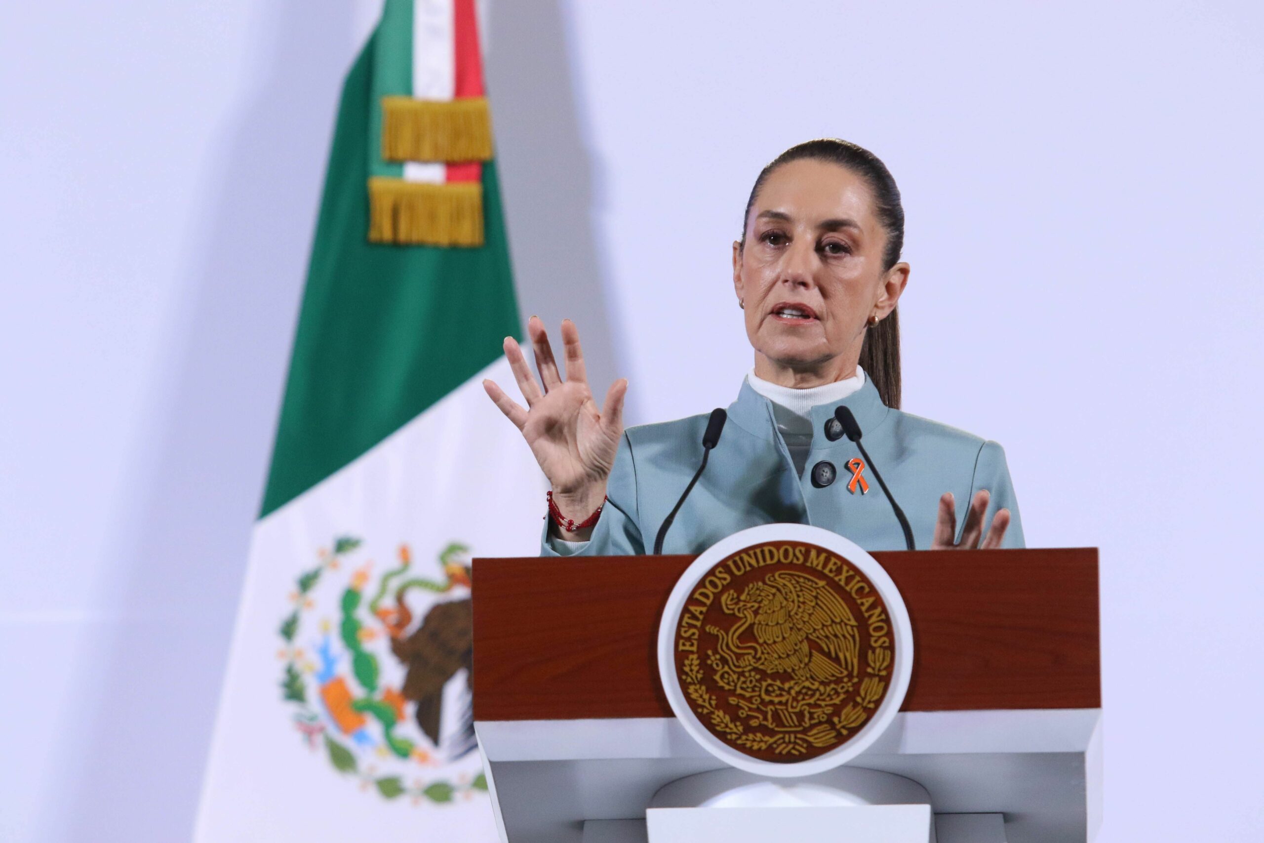 El modelo económico de la cuarta transformación es único en el mundo, propio, ha reducido la pobreza y desigualdad, explicó la presidenta