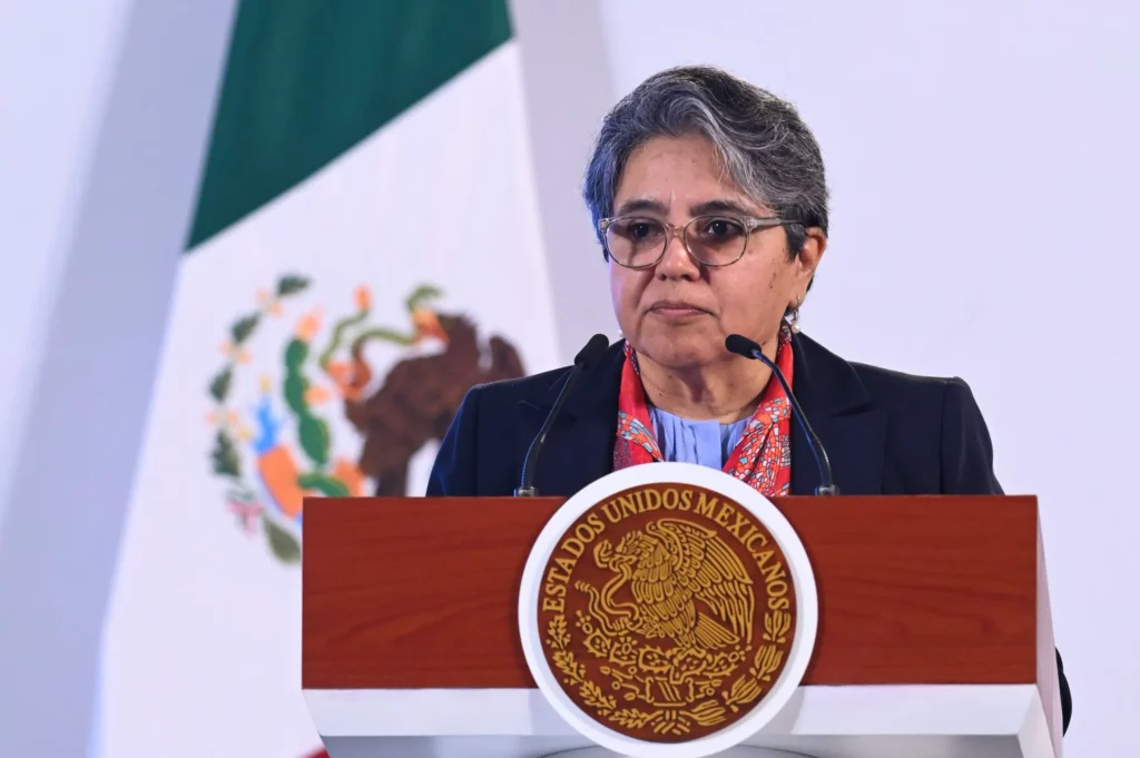 La presidenta Claudia Sheinbaum afirmó que ambas iniciativastienen como objetivo erradicar los vicios burocráticos y los actos decorrupción