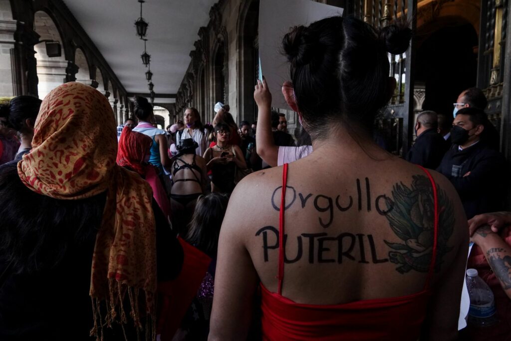 En México, las personas trabajadoras sexuales están expuestas a múltiples formas de violencia: física, sexual, económica y emocional