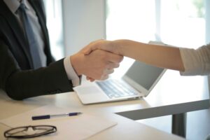 Con el fin de mejorar los programas educativos y facilitar la integración de los egresados universitarios al mercado laboral, se firmó el “Acuerdo nacional para fortalecer la formación profesional, el conocimiento tecnológico y la innovación”.