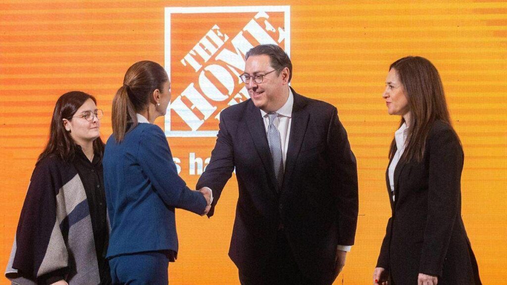 The Home Depot invertirá 1 mil 300 millones de dólares durante los próximos tres años, con el objetivo de aumentar el contenido de proveeduría nacional