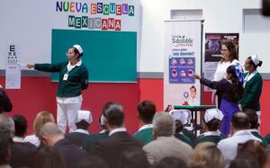 La subsecretaria de Educación Básica, Noemí Juárez, anunció que se capacitará a los expendedores de alimento como parte de la estrategia nacional Vive Saludable, Vive Feliz.