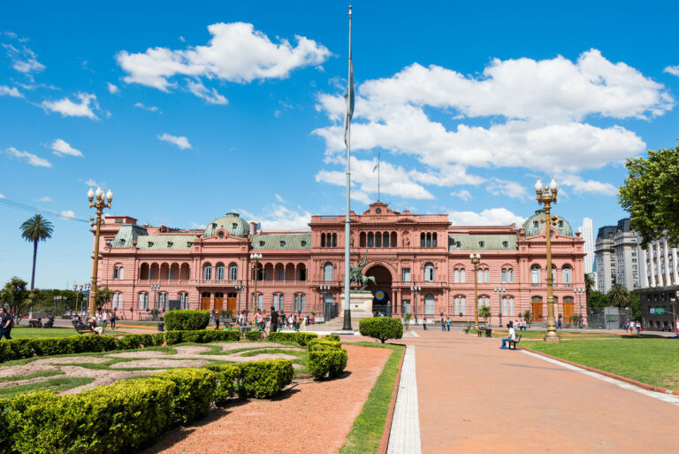 Han bastado 15 meses para que el presidente Javier Milei tenga a Argentina a las puertas de la ruina económica y social