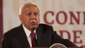 Francisco Garduño Yáñez, actual comisionado del INM, dejará el cargo el 1 de mayo, y será sustituido por Sergio Salomón Céspedes, anunció la presidenta Claudia Sheinbaum Pardo.
