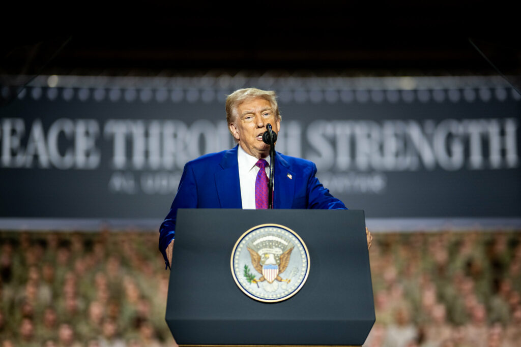 En México se estaría desarrollando una nueva ofensiva de la administración de Donald Trump, conocida como caos controlado