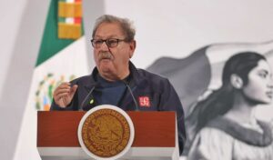 El FCE, dirigido por Taibo II, regalará 2.5 millones de libros a jóvenes en Latam con la colección "25 para el 25" y alianzas.
