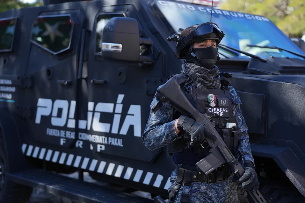 Diputados reciben iniciativa para hacer obligatorias evaluaciones psicológicas y toxicológicas a policías.