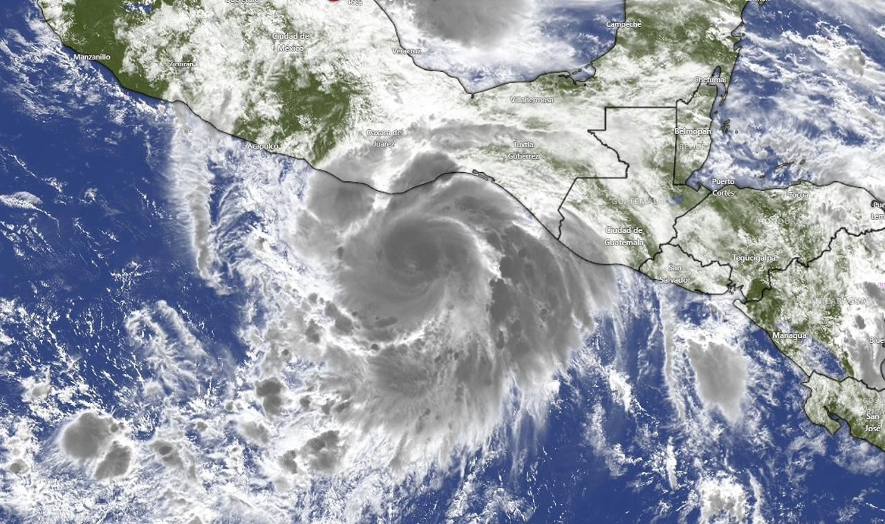 El huracán ‘Erick’ se degradó a depresión tropical tras tocar tierra el jueves a las 05:45 horas en costas mexicanas